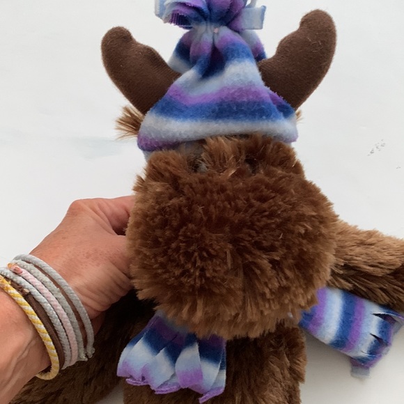 Plush moose with Velcro front hooves to hang around the neck and hug you - Picture 5 of 7